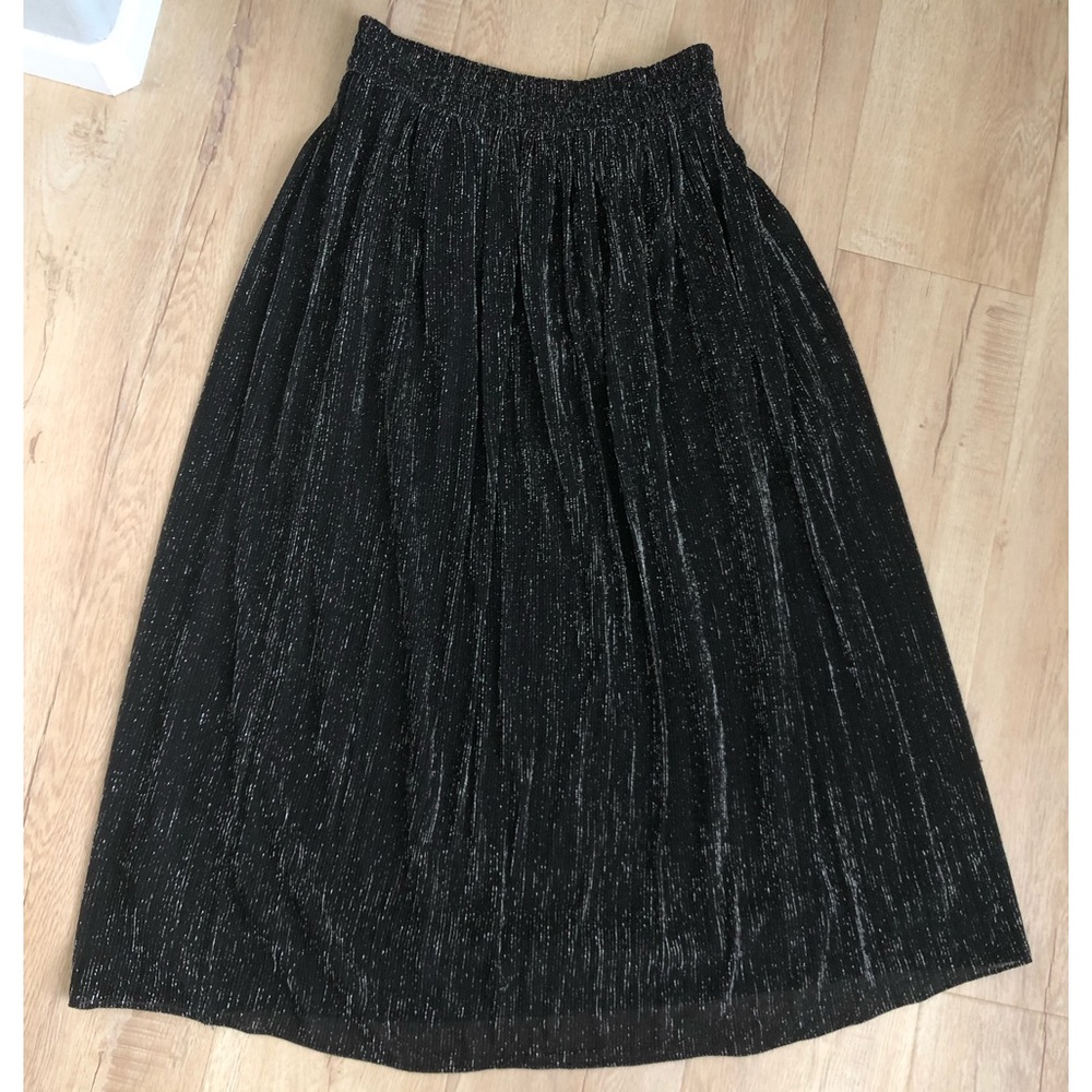 🤑🤑BOOTY BUNDLE DEAL🤑🤑 3 items for $20.00!!! Black mid calf skirt